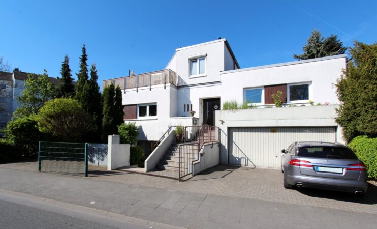 modernes Wohn- und Geschäftshaus