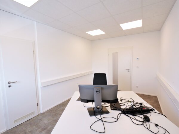 Büro mit Serverraum
