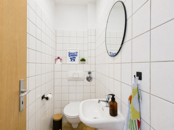 separates WC