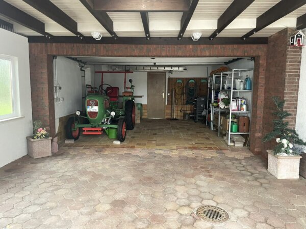 Garage mit Carport
