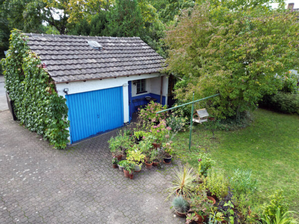 Geräteschuppen neben der Garage