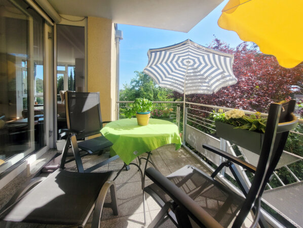 großer, geschützter Balkon