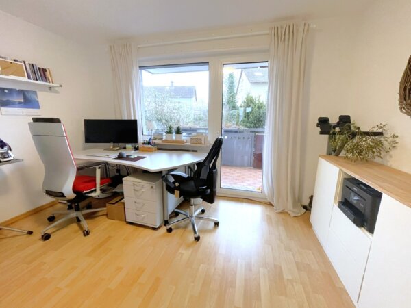 geräumiges Home-Office