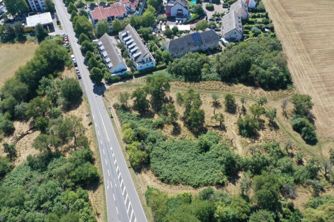 direkt am Ortsausgang von Bergen gelegen