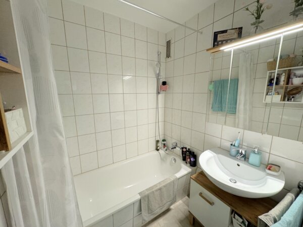 Badezimmer mit Badewanne