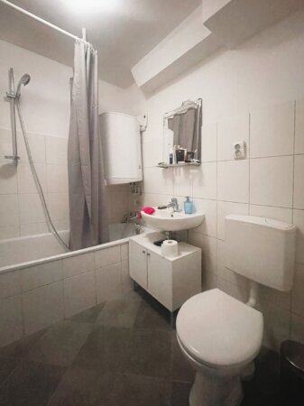 Badezimmer mit Badewanne