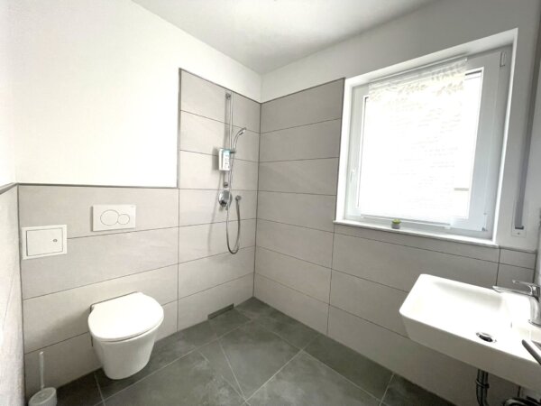 helles Duschbad EG