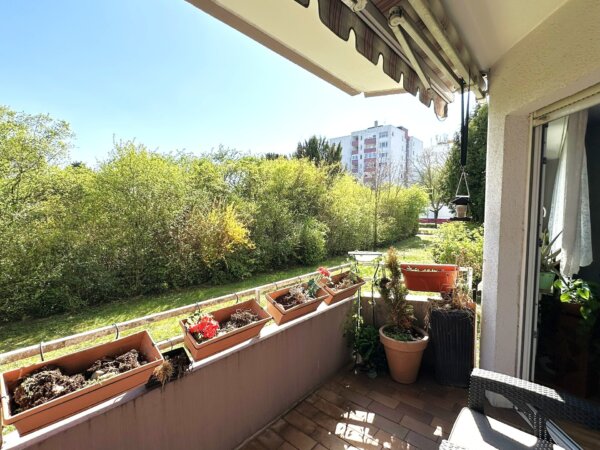 gemütlicher Südbalkon