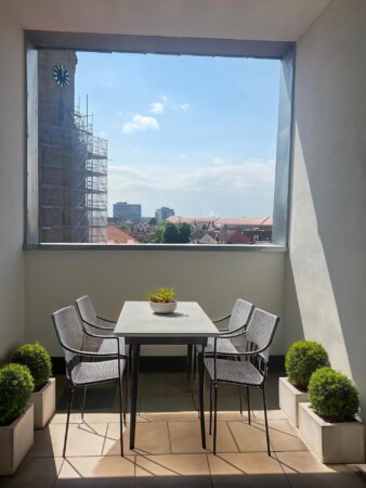 uberdachte-windgeschutzte-Loggia 