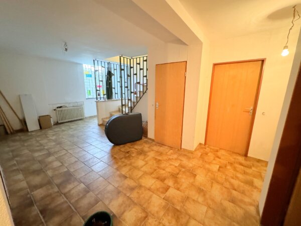 großer Flur im Keller
