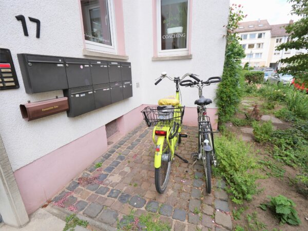 Fahrradabstellplatz direkt vor der Tür