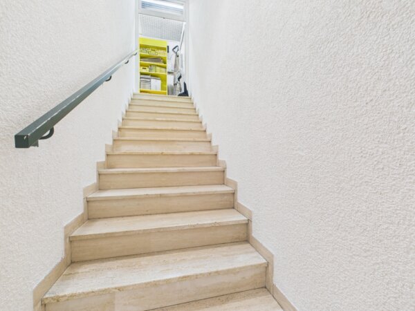 Treppe ins Untergeschoss