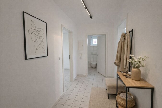 KI möbliertes Bild - zentraler Flur