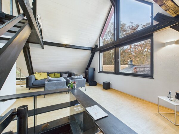 mit phantastischer Deckenhöhe