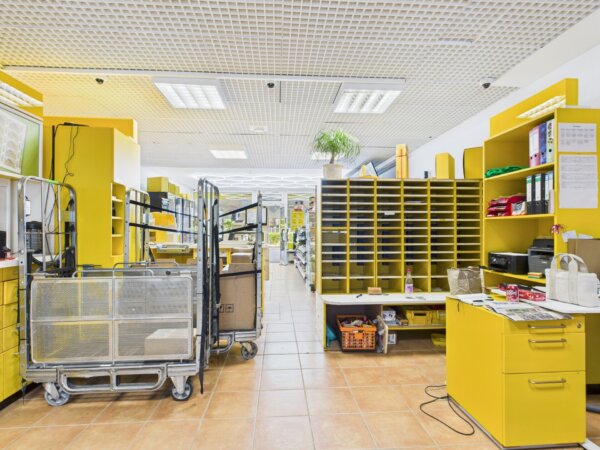 Blick vom EG Lagerbereich ins Ladengeschäft