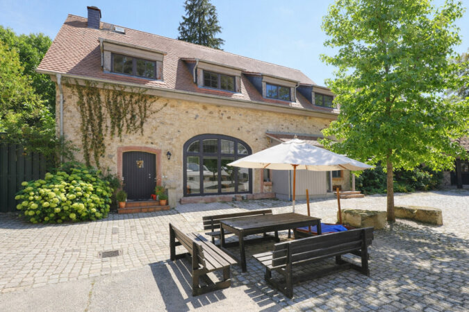 idyllischer Innenhof für gemeinsame Stunden mit Freunden oder Nachbarn