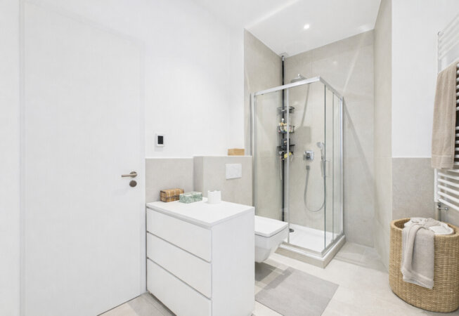 separate Dusche im Bad für maximalen Komfort