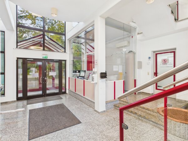 Eingangsbereich und Eingangstür