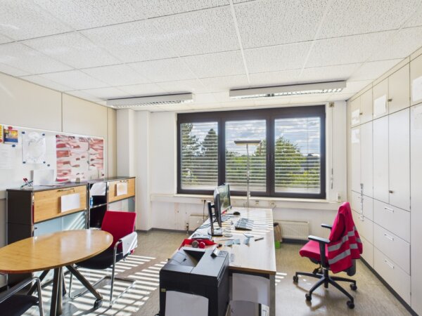 Büro mit Besprechungstisch