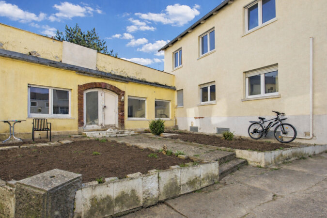 Mittelbau und Hinterhaus
