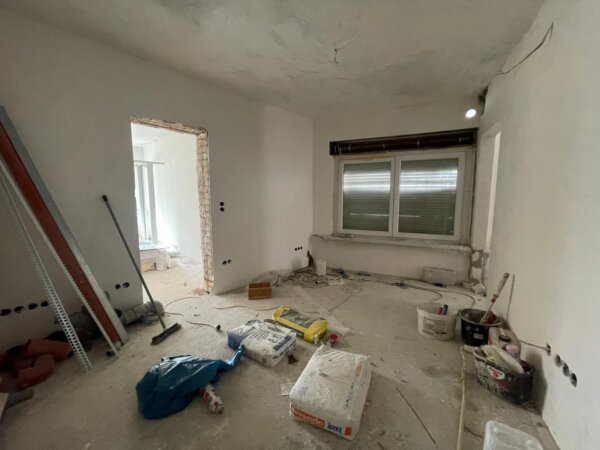 Mittelbau im Rohbauzustand - Zimmer 1