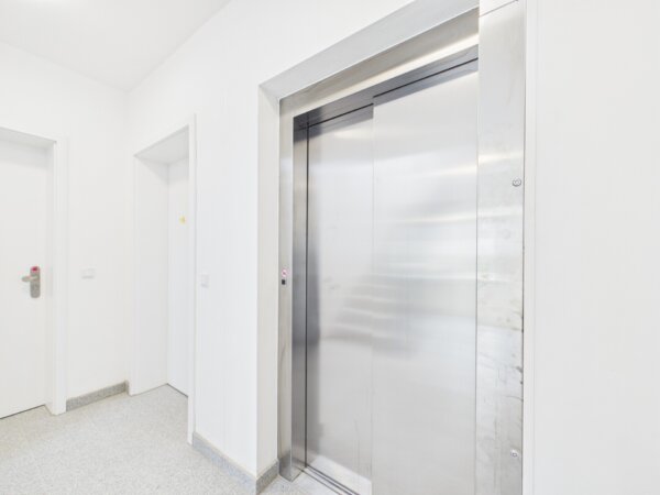 Personenaufzug im Gebäude für maximalen Komfort