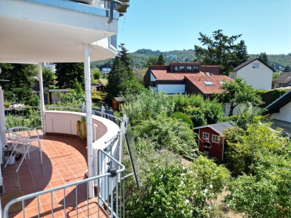 Ihr Ausblick vom Balkon in den wunderschönen Garten