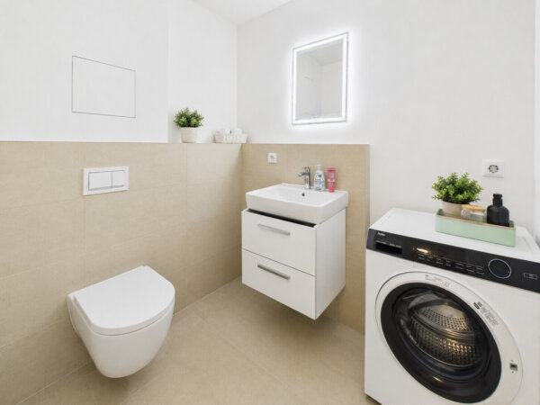 geräumiges Gäste-WC