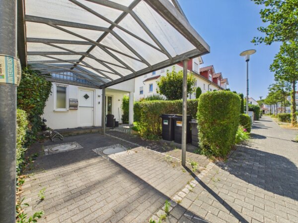 großzügiges Carport