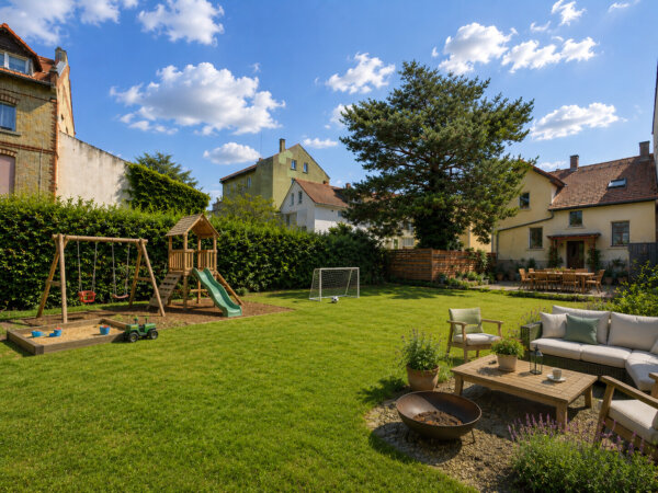 goßer Garten für die ganze Familie