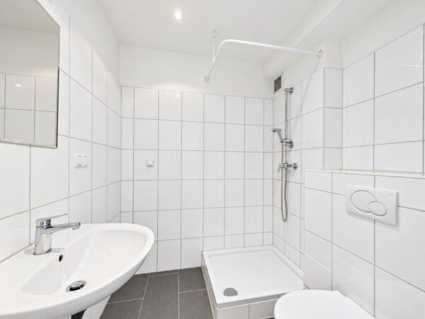 moderne Dusche und WC