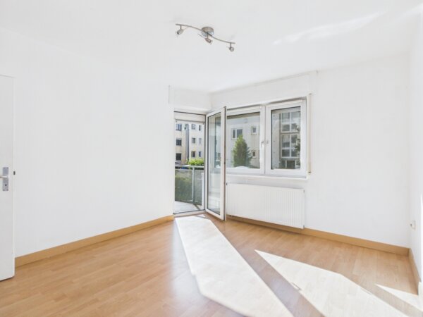 Schlafzimmer mit Balkonzugang